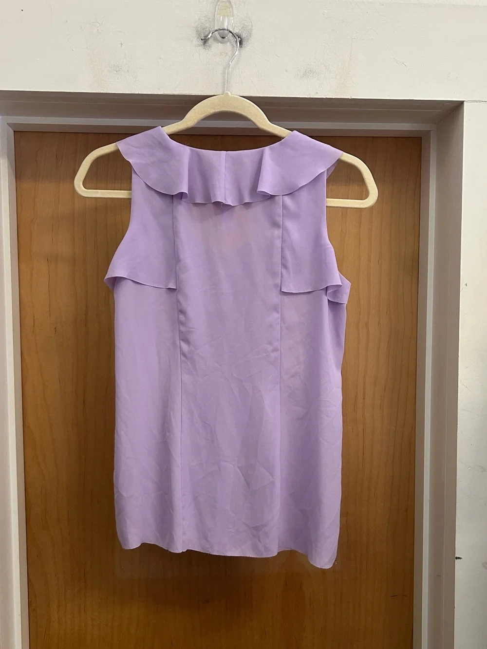 Banana Republic Flowy Lavender Ruffle Collar Sleeveless Blouse - size XS